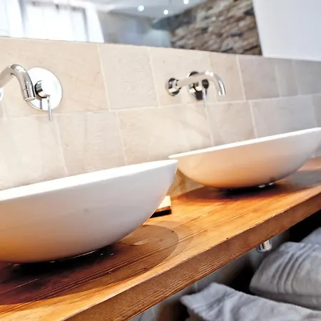 Hotel Pianob - Breakfast & Bar