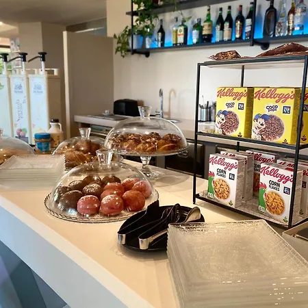 Pianob - Breakfast & Bar セニガッリア