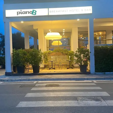 Hotel Pianob - Breakfast & Bar